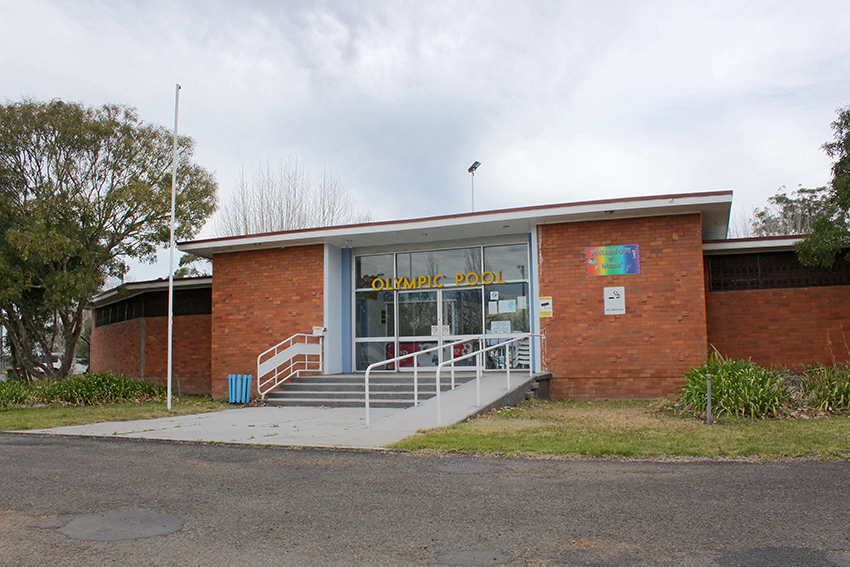 Front entrance to olympic pool